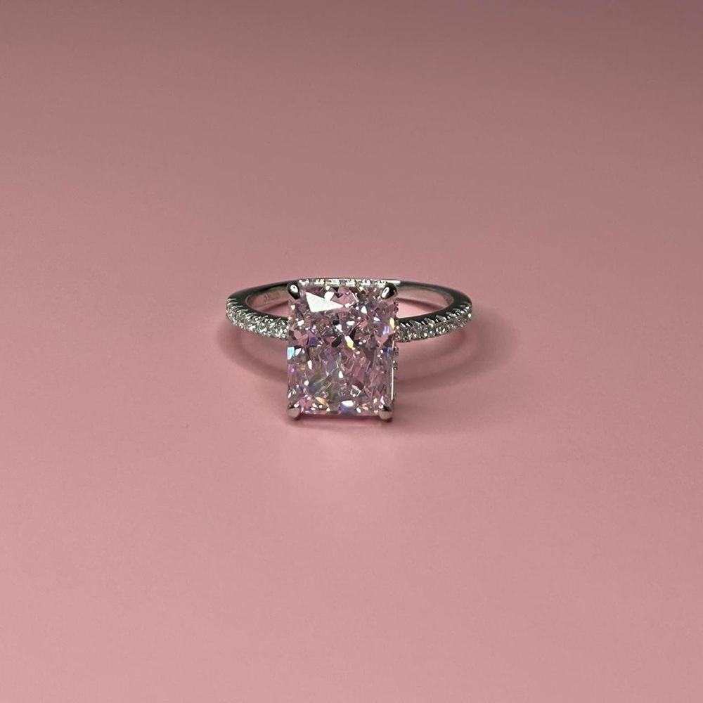 Brand new 925 sterling silver ring with 8A Zircon grade
